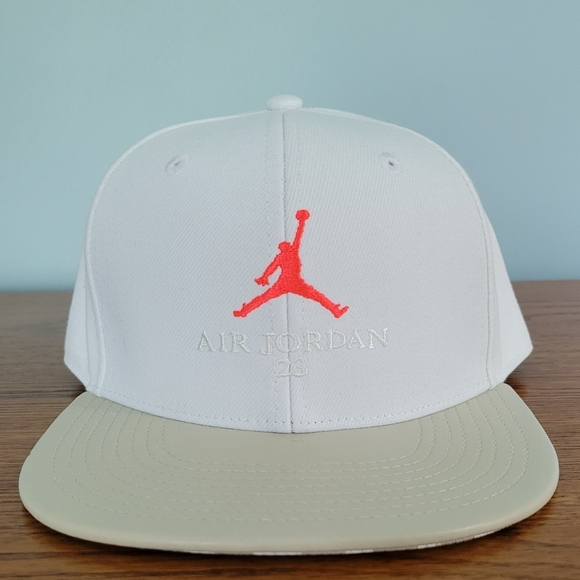 Air Jordan Jumpman 23 Snapback White Tan Youth - Picture 1 of 10